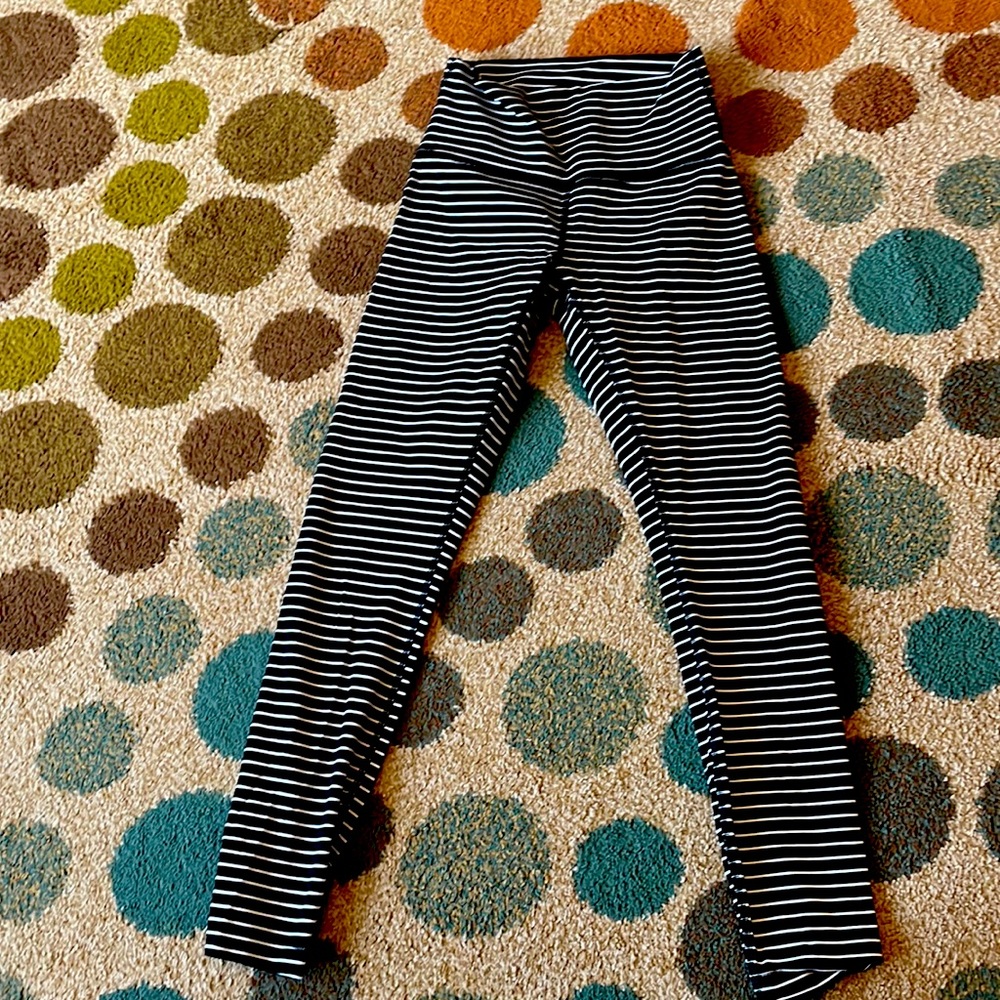 Lululemon leggings size 4.